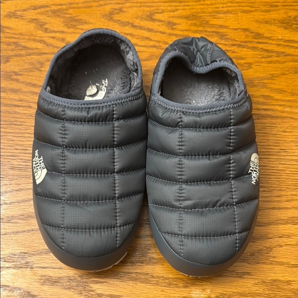 The North Face Gray Quilted Slippers - Picture 1 of 4